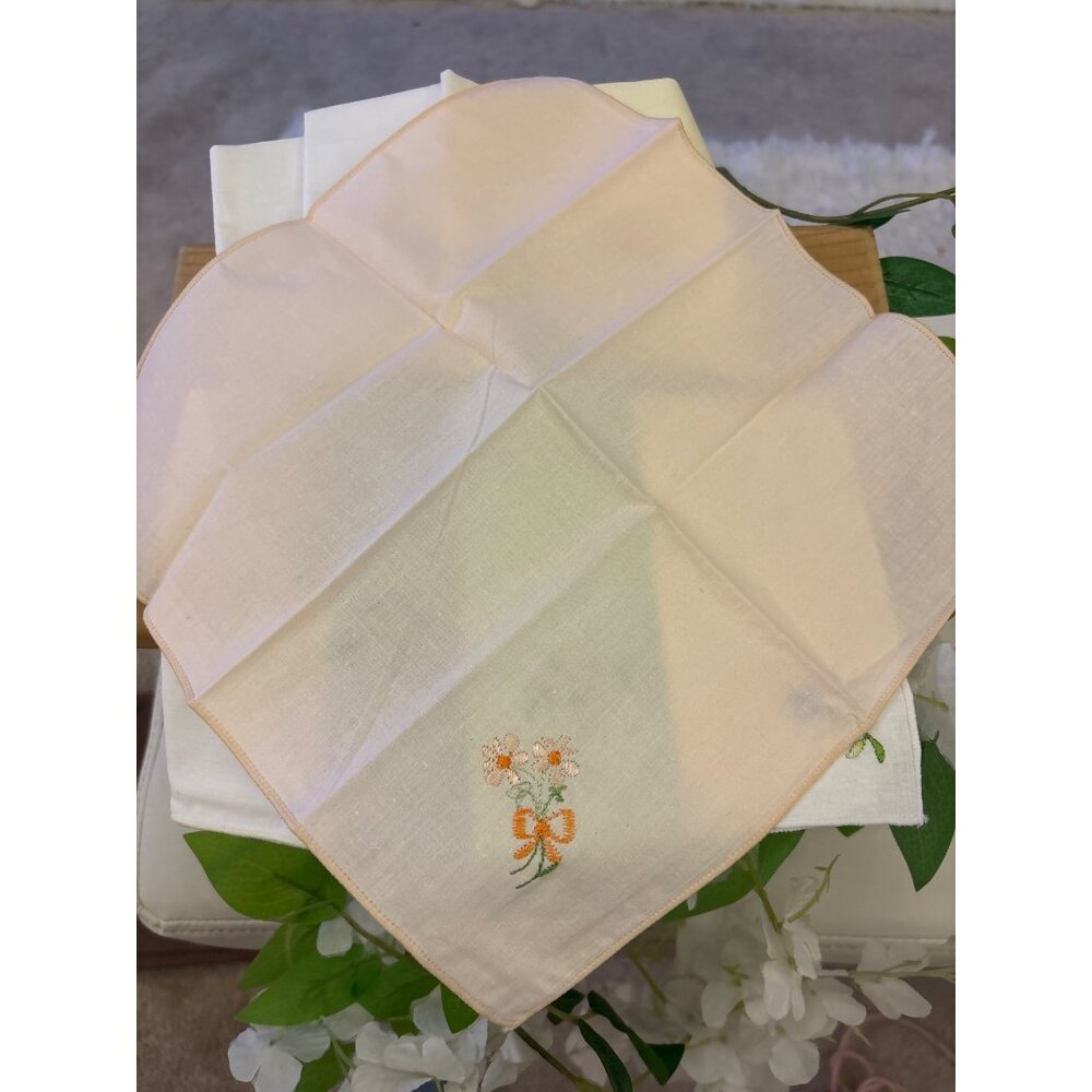 Vintage Embroidered Hankies Lot of 9 Floral Pastel Hankies Cottagecore Bridal - Picture 3 of 14